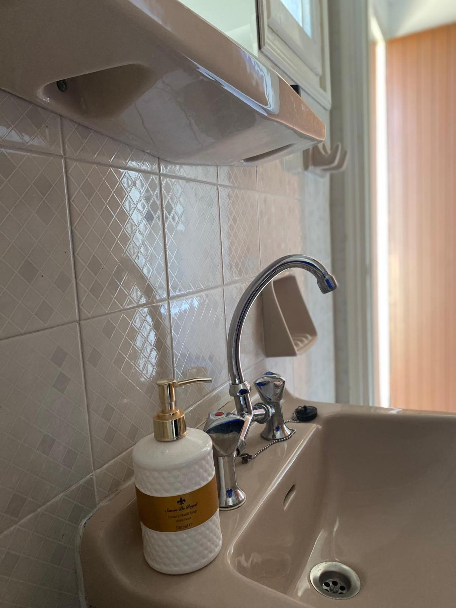 Vátos Navy Apartment With Mountain View &Private Parking מראה חיצוני תמונה