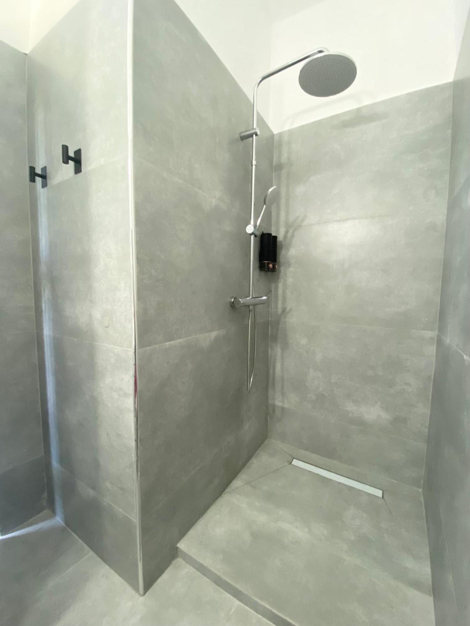 Vátos Navy Apartment With Mountain View &Private Parking מראה חיצוני תמונה
