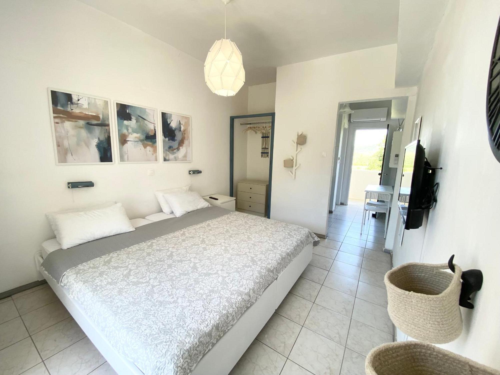 Vátos Navy Apartment With Mountain View &Private Parking מראה חיצוני תמונה