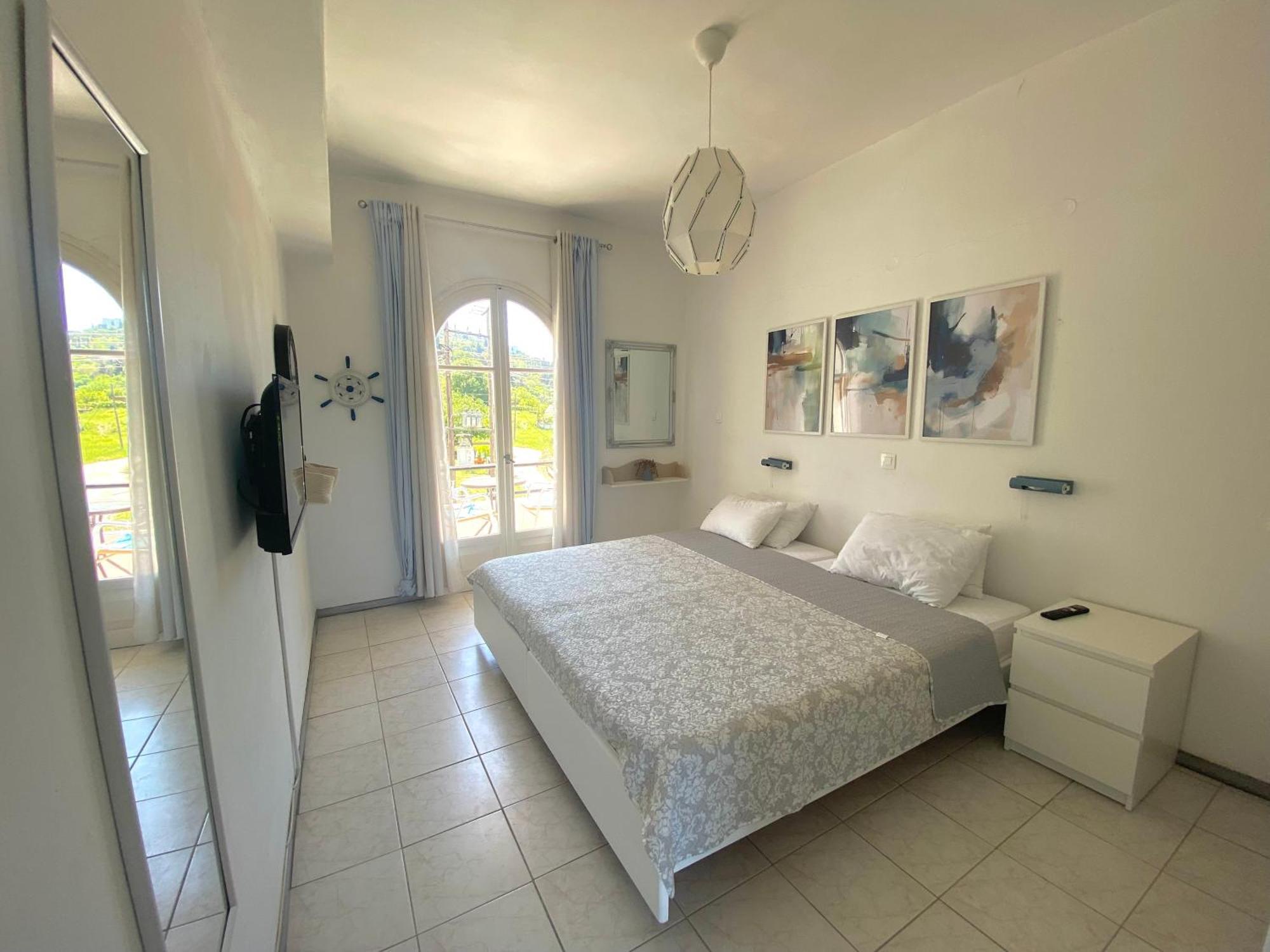 Vátos Navy Apartment With Mountain View &Private Parking מראה חיצוני תמונה