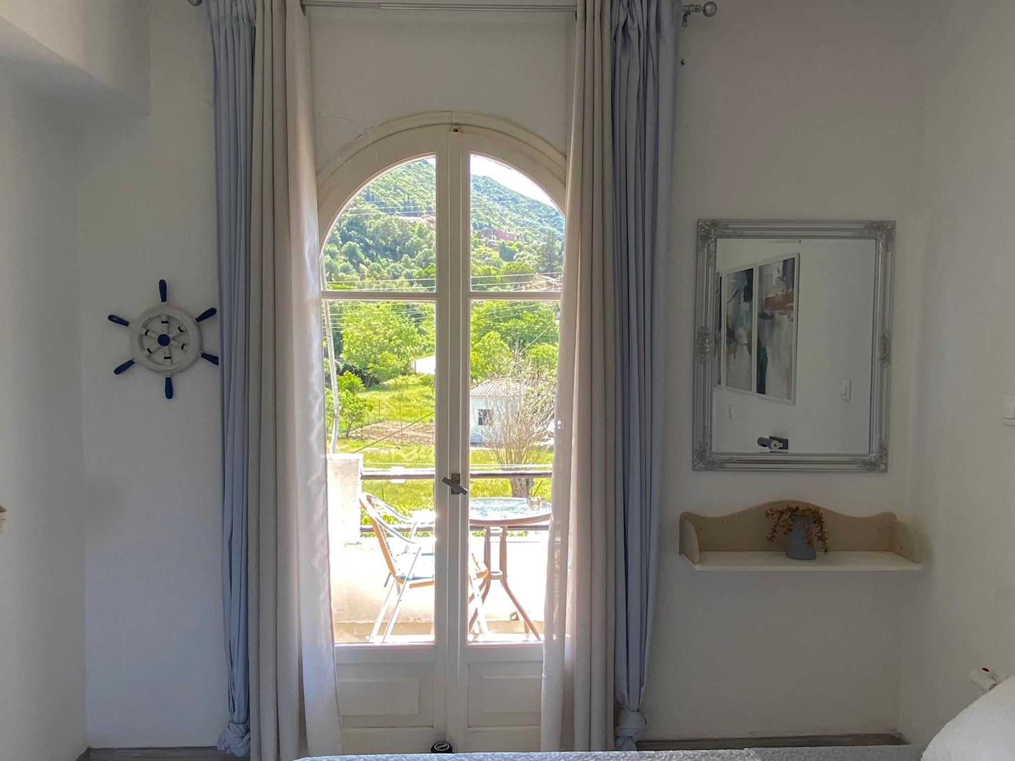 Vátos Navy Apartment With Mountain View &Private Parking מראה חיצוני תמונה