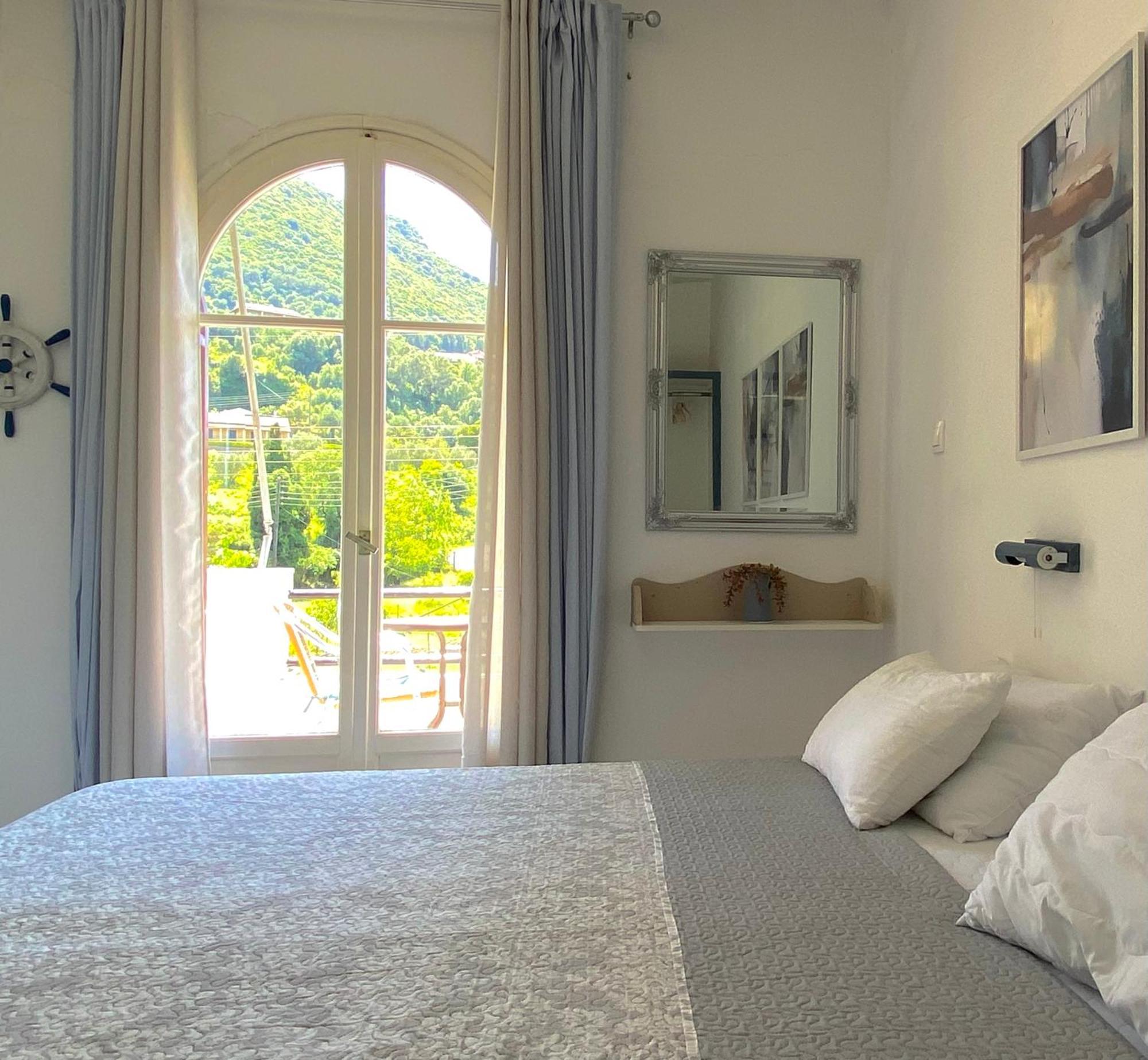 Vátos Navy Apartment With Mountain View &Private Parking מראה חיצוני תמונה