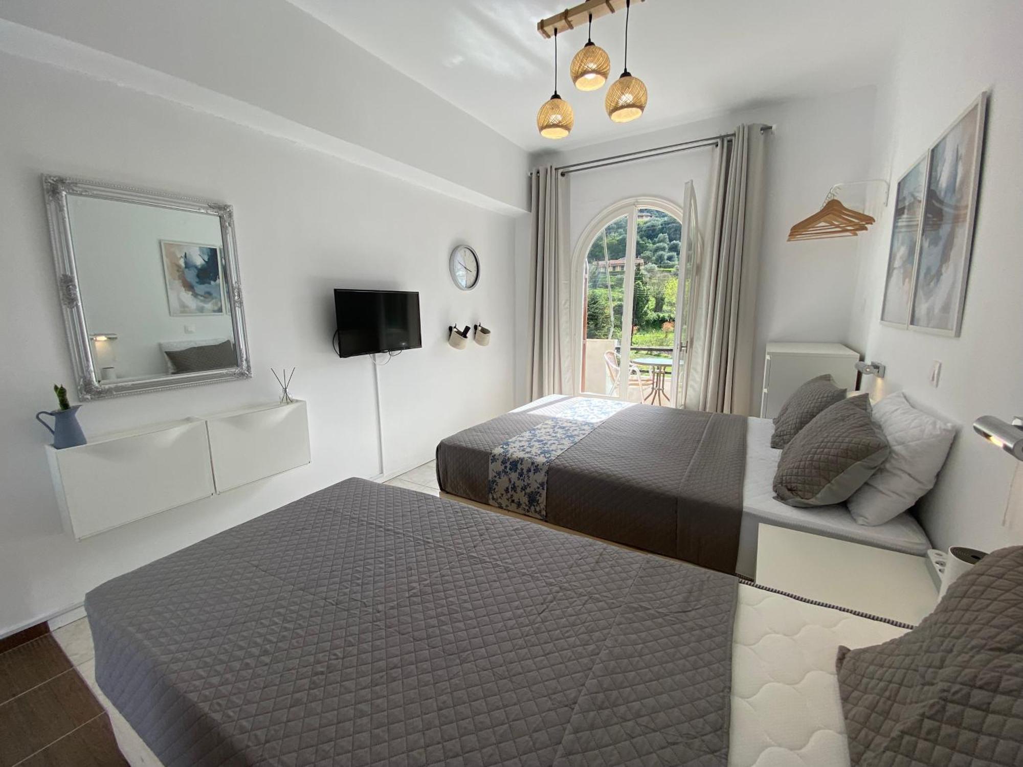 Vátos Navy Apartment With Mountain View &Private Parking מראה חיצוני תמונה